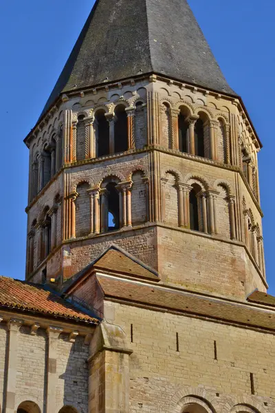 Frankrike, pittoreska staden av Cluny i Saone et Loire — Stockfoto