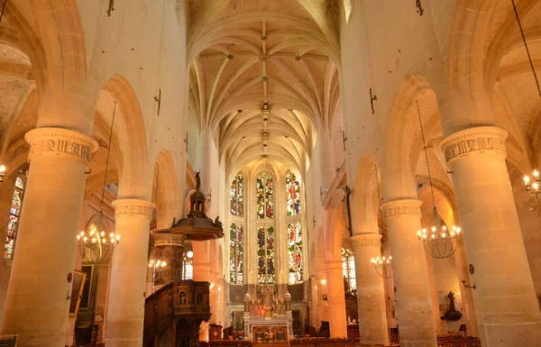 Francia, la pintoresca iglesia de L isle Adam — Foto de Stock