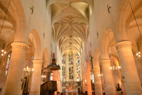 L Isle Adam, França - 4 de junho de 2015: Igreja de São Martinho interior — Fotografia de Stock