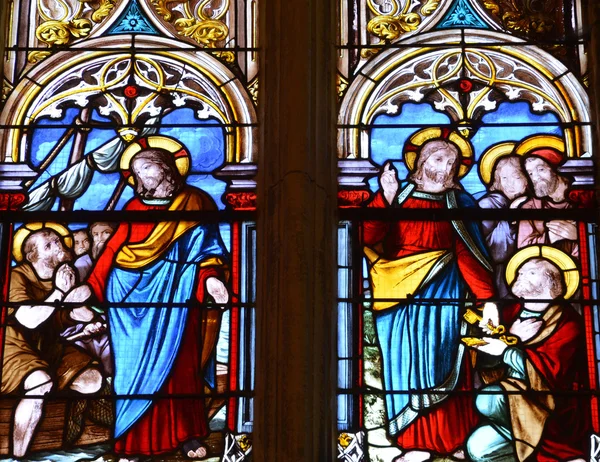 L Isle Adam, Francia - 4 de junio de 2015: Iglesia de San Martín — Foto de Stock