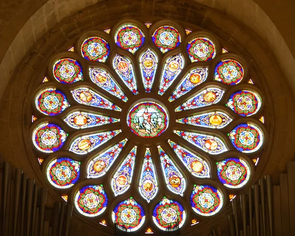 L Isle Adam, Francja - 4 czerwca 2015 r.: wnętrze kościoła Saint Martin — Zdjęcie stockowe