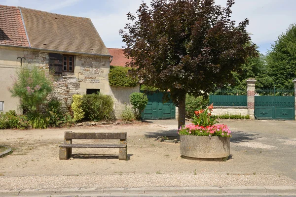 Le Bellay en Vexin, Francia - 1 de agosto de 2015: el pintoresco mal —  Fotos de Stock