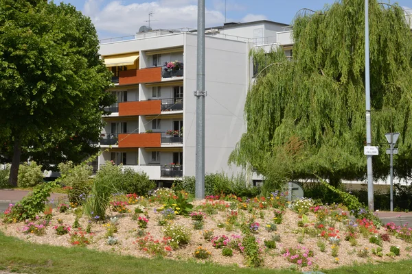 Verneuil sur Seine ; ville, France - 9 juillet 2015 : immeuble d'appartements — Photo