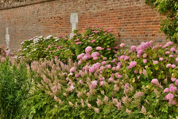 Normandie, el pintoresco castillo de Miromesnil en Tourville sur — Foto de Stock