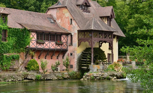 Frankreich, das malerische Dorf fourges — Stockfoto