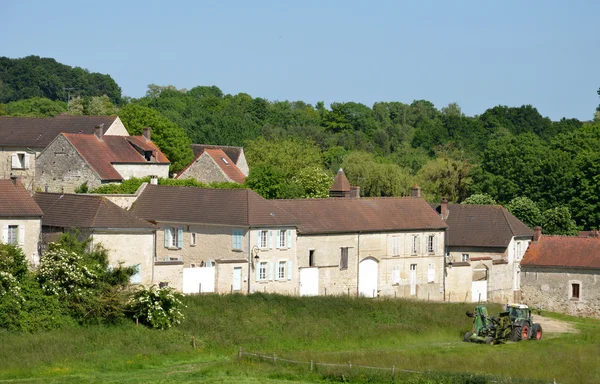 Theuville, Francja - 4 czerwca 2015 r.: malownicza wioska — Zdjęcie stockowe