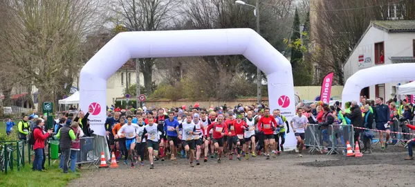 Meulan, Frankrike - chocotrail av Hardricourt — Stockfoto