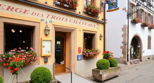 Eguisheim, France - june 19 2015 : picturesque village in summer — Stock Photo, Image