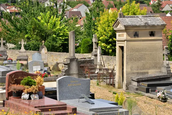 Ile de France, el pintoresco cementerio de Ecquevilly —  Fotos de Stock