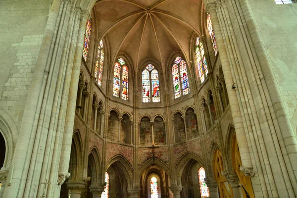 Kyrkan i staden Les Andelys i normandie — Stockfoto