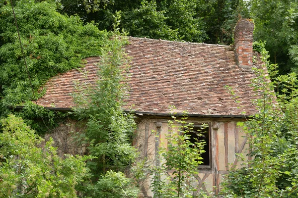 Pont Saint Pierre, France - 22 juillet 2015 : ruine d'une ancienne maison — Photo