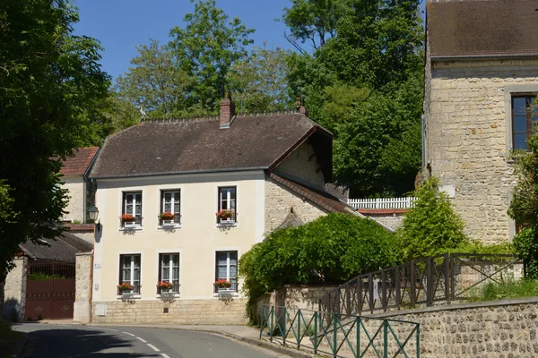 Francia, el pintoresco pueblo de Frouville — Foto de Stock