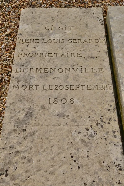 Vernouillet, Francia - 4 de abril de 2015: el cementerio — Foto de Stock