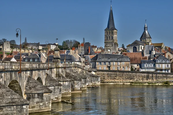 Francia, pintoresca ciudad de La Charite sur Loire en Bourgogne —  Fotos de Stock