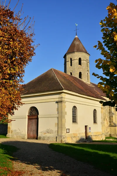历史的圣 Pierre Condecourt 教堂 — 图库照片