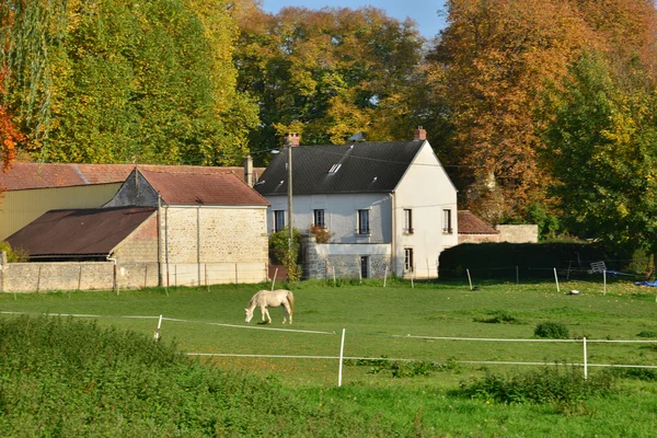 法国，风景如画的村庄里的 seraincourt — 图库照片