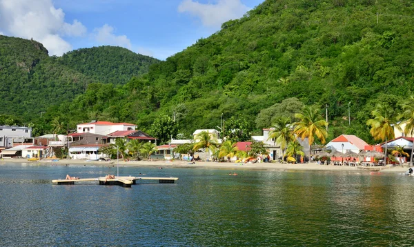 Martinique, het schilderachtige stad van Les Anses d Arlet in West I — Stockfoto