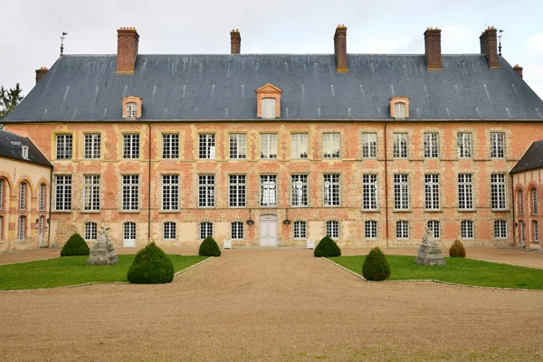 Francia, el pintoresco castillo de Les Mesnuls — Foto de Stock