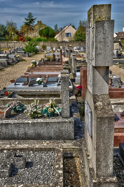 Vernouillet, France - april 4 2015 : the cemetery — Stock Photo, Image