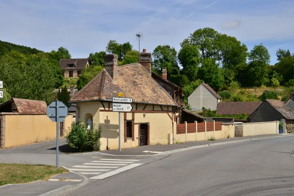 Harquency, Frankrijk - augustus 10-2015: het schilderachtige dorpje — Stockfoto