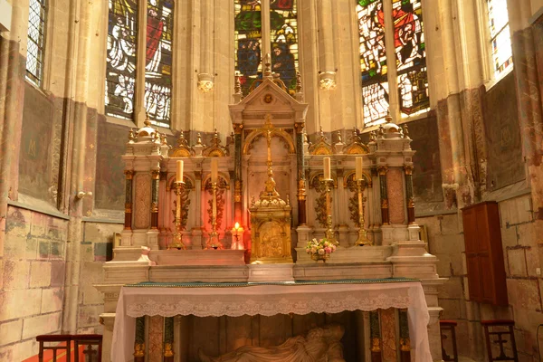 L Isle Adam, France - june 4 2015 : Saint Martin church interior — Stock Photo, Image