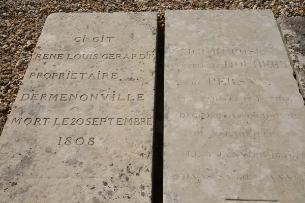 Vernouillet, Francia - 4 de abril de 2015: el cementerio — Foto de Stock