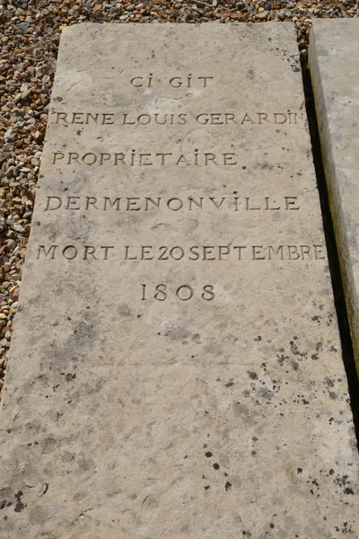 Vernouillet, Francia - 4 de abril de 2015: el cementerio — Foto de Stock