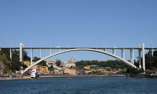 Porto, Portekiz - 10 Temmuz 2010: Köprü — Stok fotoğraf
