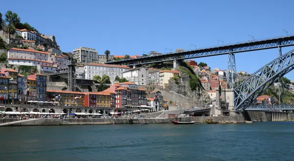 Oporto, Portugal - 10 de julio de 2010: puente — Foto de Stock
