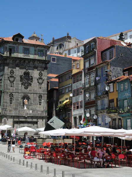 Oporto, Portugal - 10 de julio de 2010: centro de la ciudad — Foto de Stock