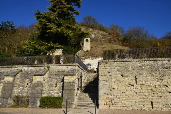 Haute Isle, França - 29 de fevereiro de 2016: pitoresca aldeia em w — Fotografia de Stock