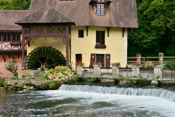 Frankreich, das malerische Dorf fourges — Stockfoto