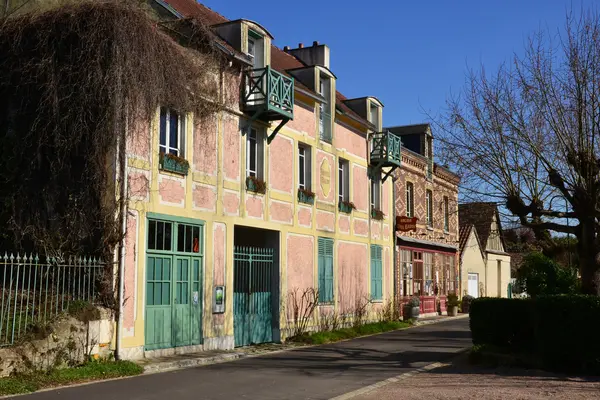 Giverny, Francia - 29 febbraio 2016: pittoresco villaggio in inverno — Foto Stock