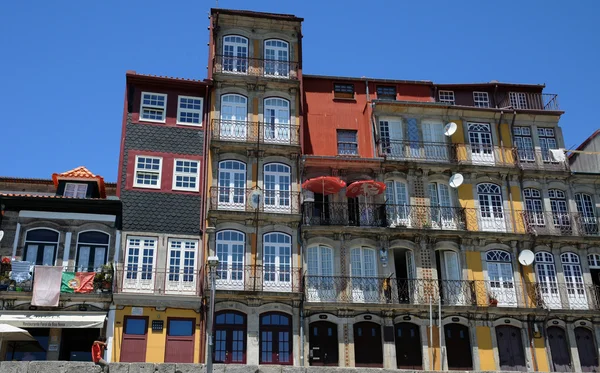 Oporto, Portugal - 10 de julio de 2010: centro de la ciudad — Foto de Stock