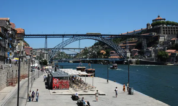 Porto, Portekiz - 10 Temmuz 2010: Köprü — Stok fotoğraf