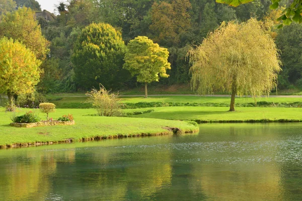 Lisors, Francia - 11 ottobre 2015: il pittoresco villaggio — Foto Stock