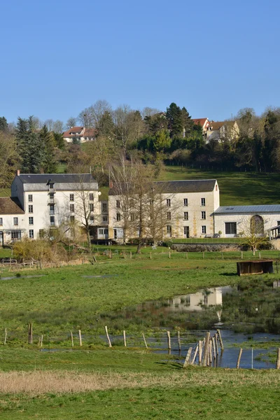 Gaillon sur Montcient, Francie - Únor 29. 2016: malebné v — Stock fotografie