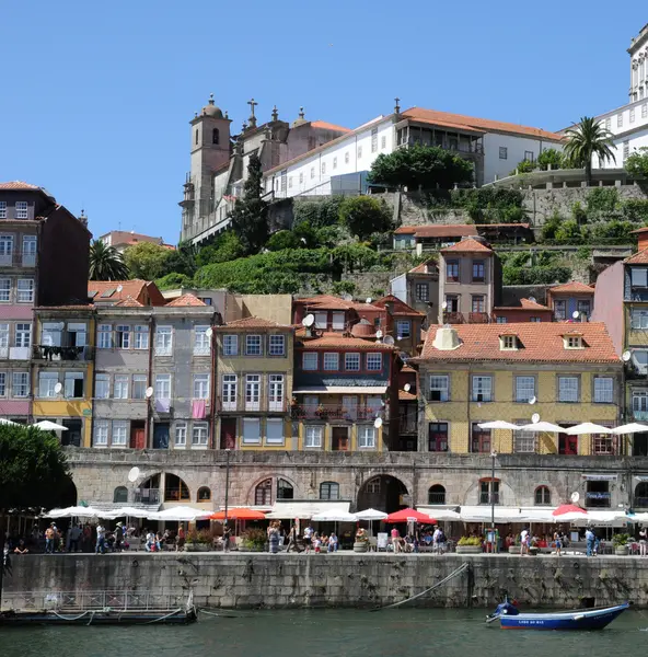 Porto, Portugal - july 10 2010 : city center — Stock Photo, Image