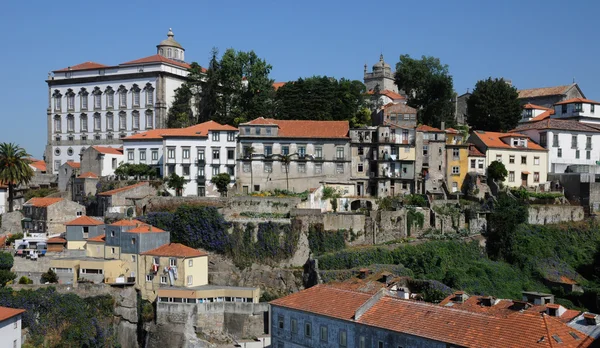 Oporto, Portugal - 10 de julio de 2010: centro de la ciudad —  Fotos de Stock