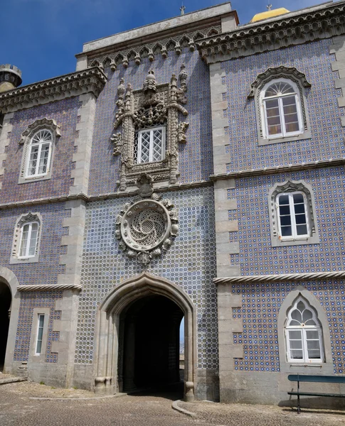 Синтра, Португалия - 2 июля 2010: Национальный дворец Пена — стоковое фото