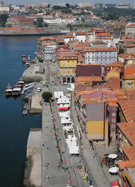 Oporto, Portugal - 10 de julio de 2010: centro de la ciudad —  Fotos de Stock