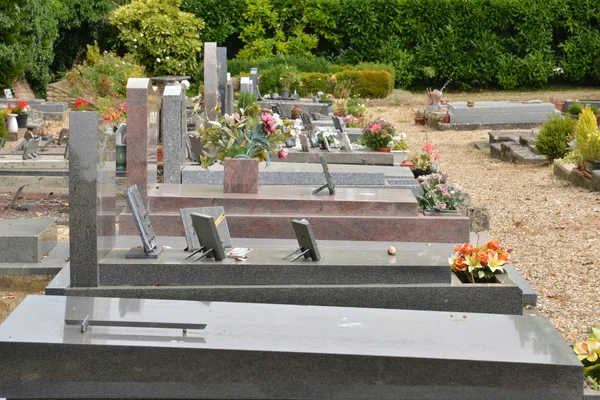 Guiry en Vexin, Francia - 8 agosto 2015: il cimitero — Foto Stock