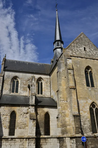 Kirke i byen Les Andelys i Normandie – stockfoto