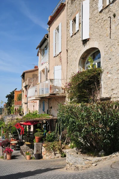 Le Castellet, Francia - 20 de abril de 2016: el pintoresco pueblo —  Fotos de Stock