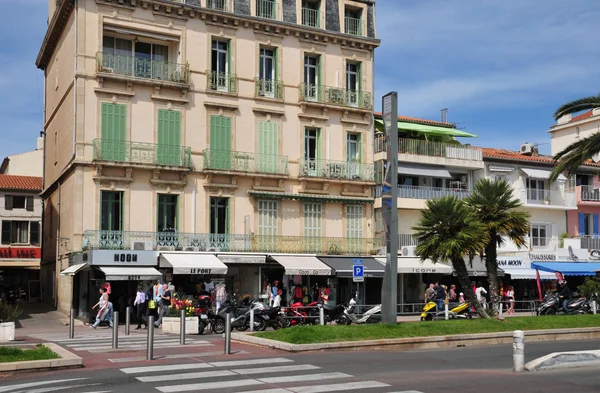 Bandol, Francia - 20 de abril de 2016: la pintoresca ciudad —  Fotos de Stock