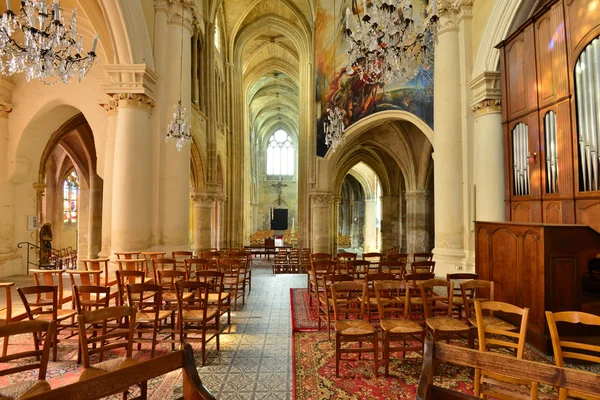 Triel sur Seine, Francia - 1 de marzo de 2016: iglesia — Foto de Stock