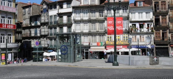波尔图，葡萄牙-2010 年 7 月 10 日 ︰ 城市中心 — 图库照片