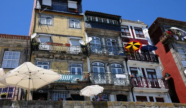 Oporto, Portugal - 10 de julio de 2010: centro de la ciudad —  Fotos de Stock