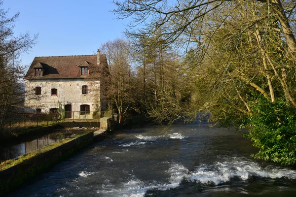 Radepont, Frankreich - 15. März 2016: andelle river — Stockfoto