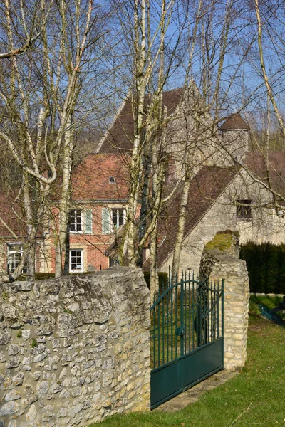 Reilly, Francia - 14 de agosto de 2016: el pintoresco pueblo — Foto de Stock